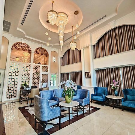 Siri Grand Bangkok Hotel Bagian luar foto