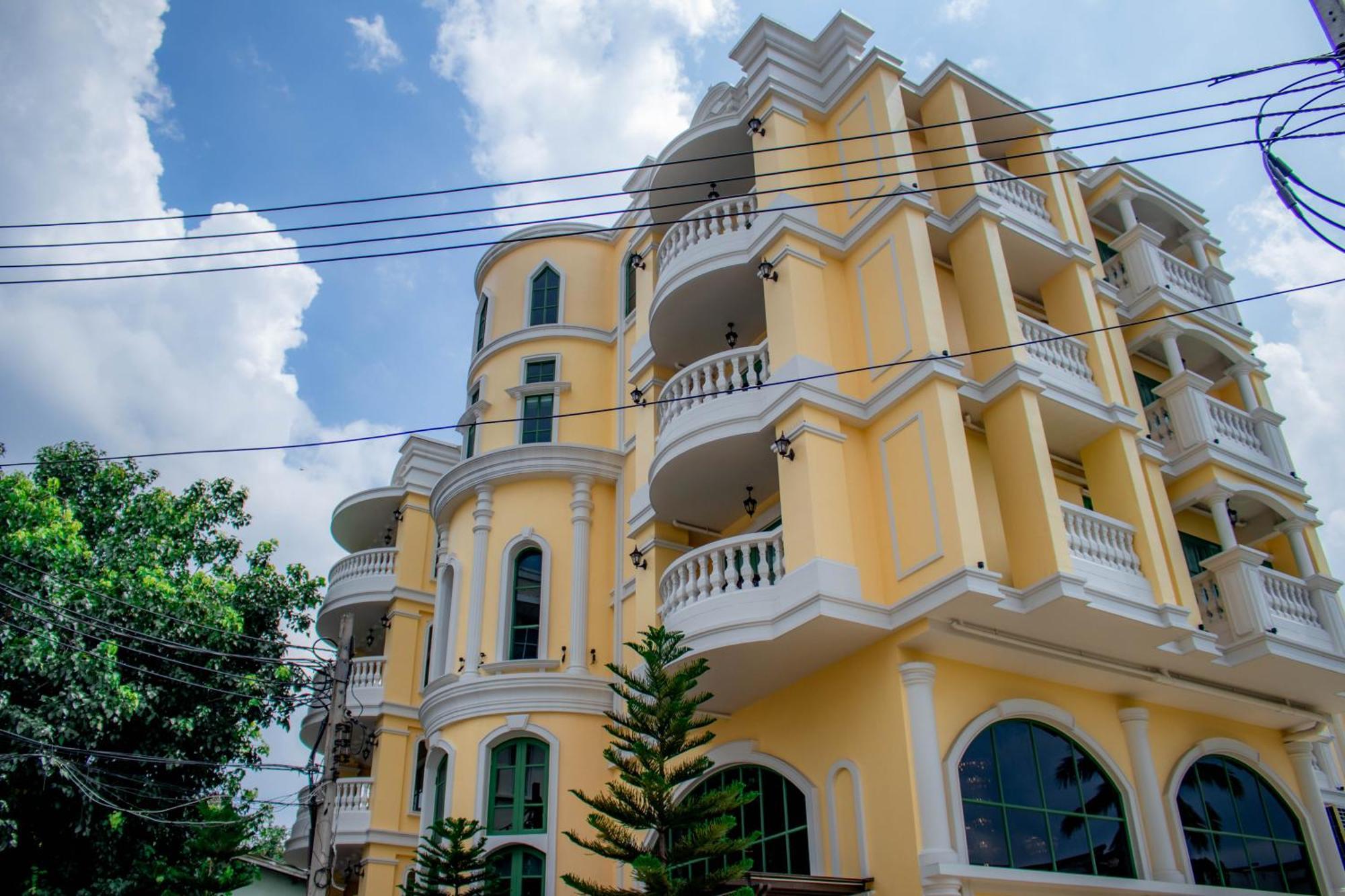 Siri Grand Bangkok Hotel Bagian luar foto