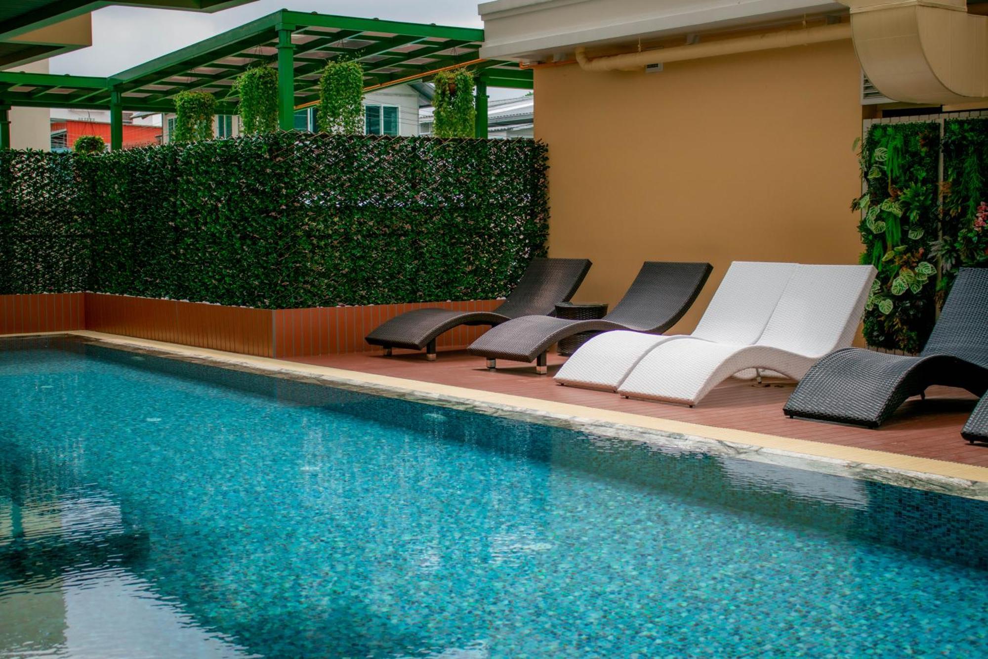 Siri Grand Bangkok Hotel Bagian luar foto