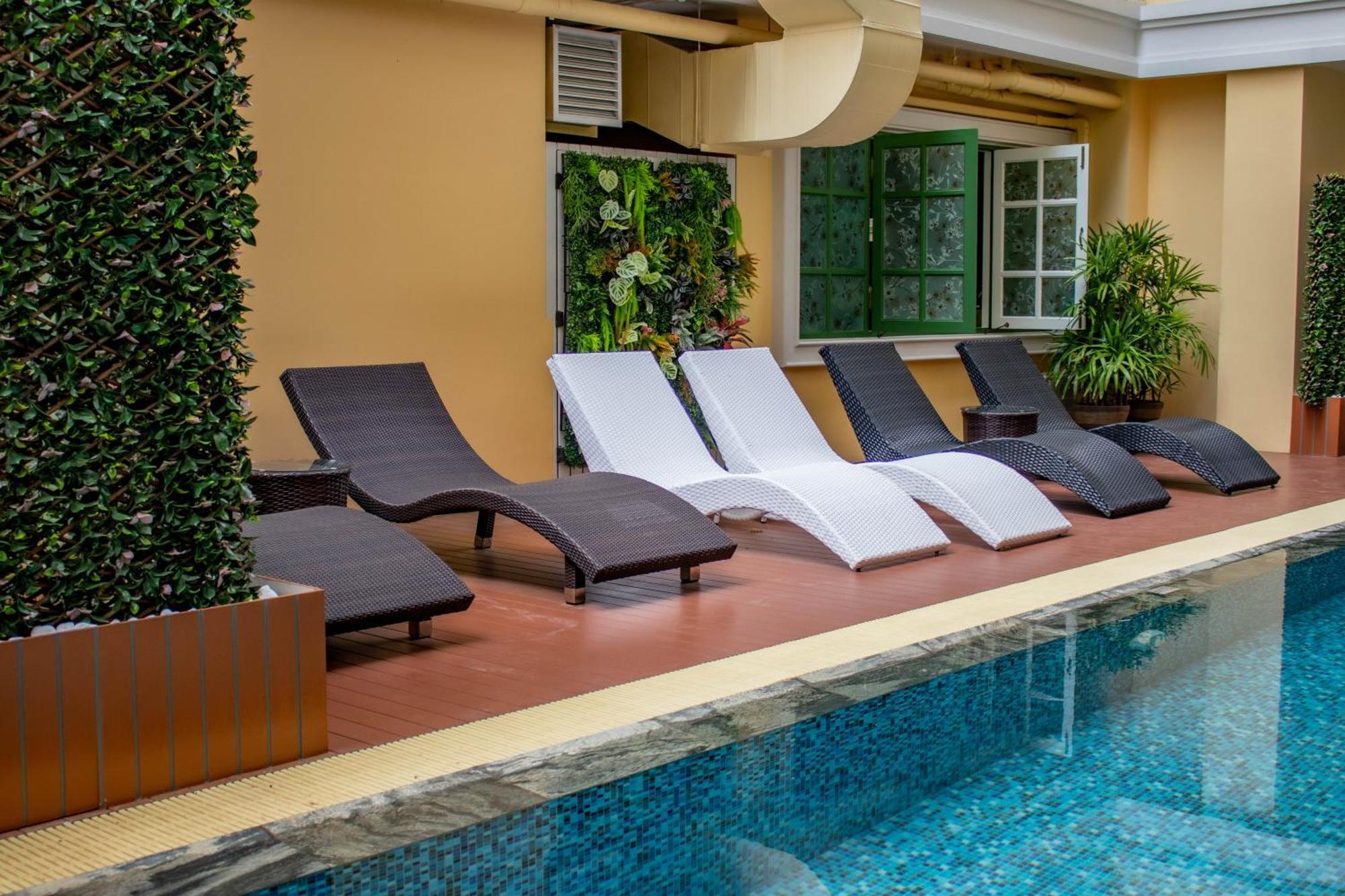 Siri Grand Bangkok Hotel Bagian luar foto