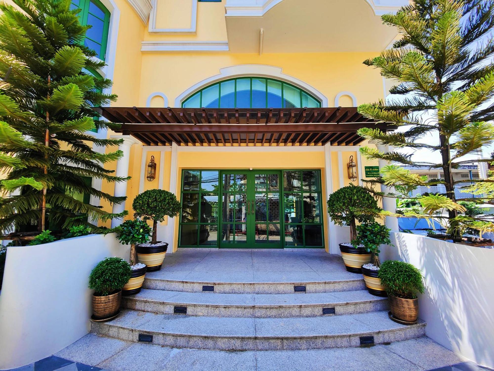 Siri Grand Bangkok Hotel Bagian luar foto