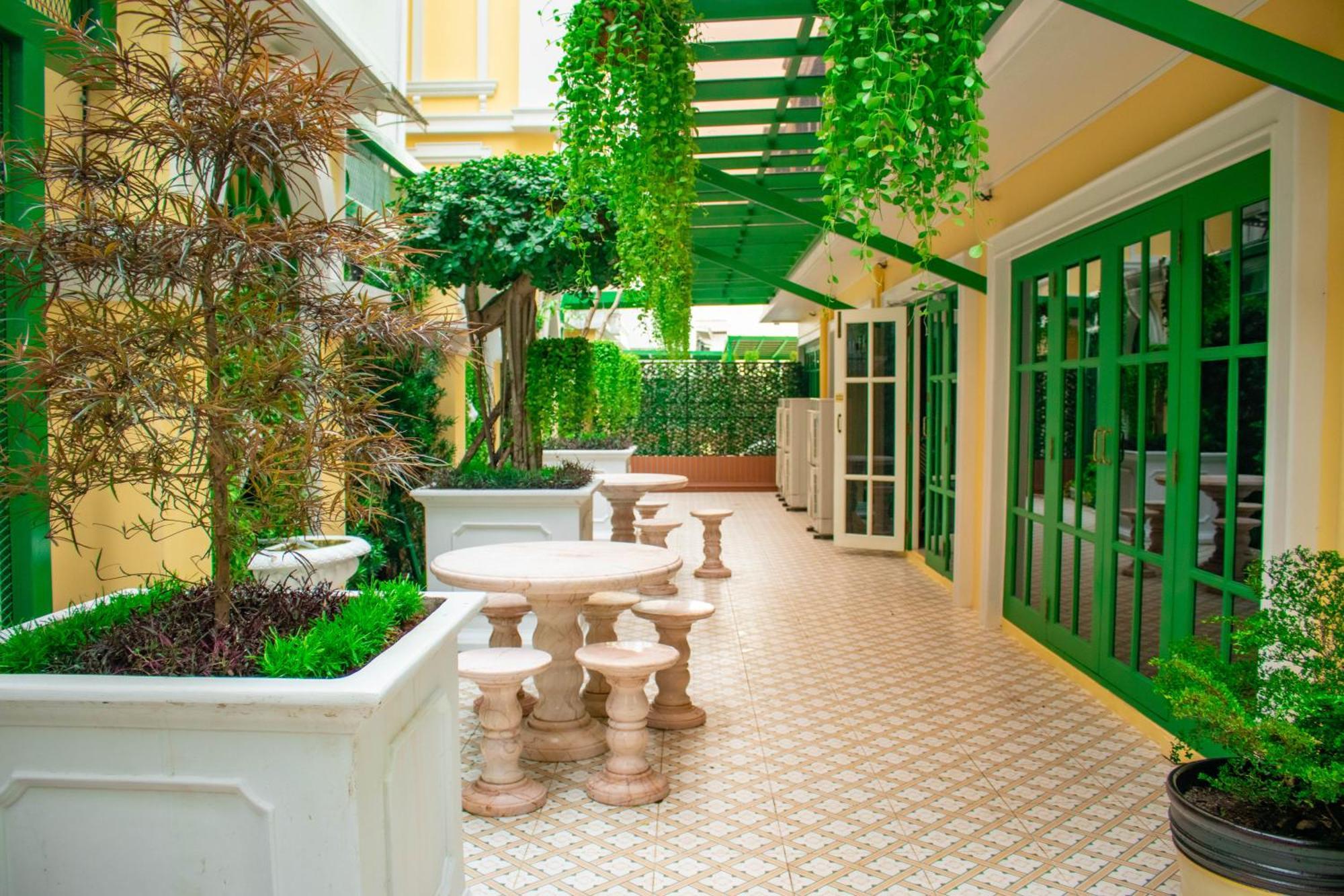 Siri Grand Bangkok Hotel Bagian luar foto