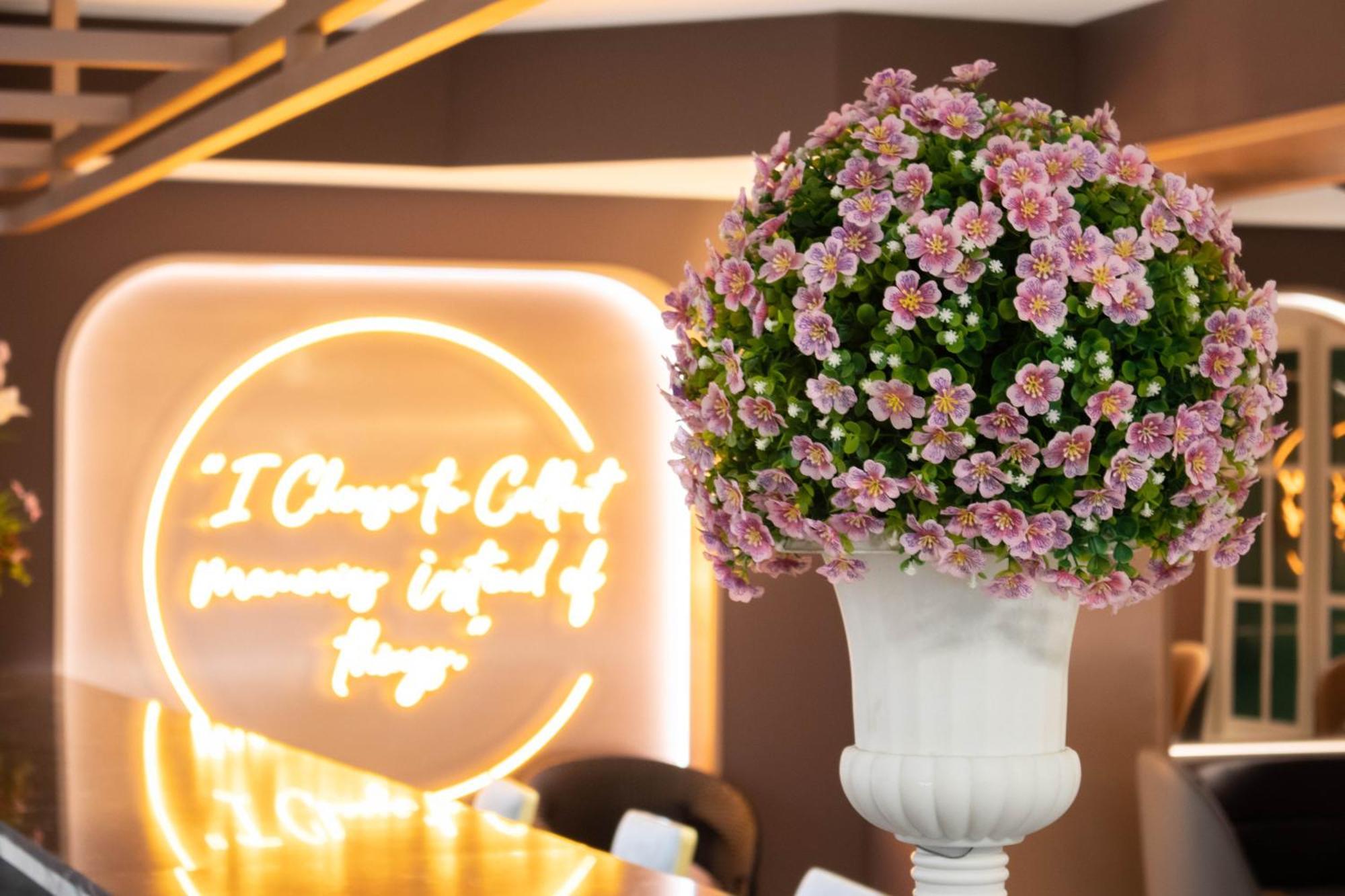 Siri Grand Bangkok Hotel Bagian luar foto