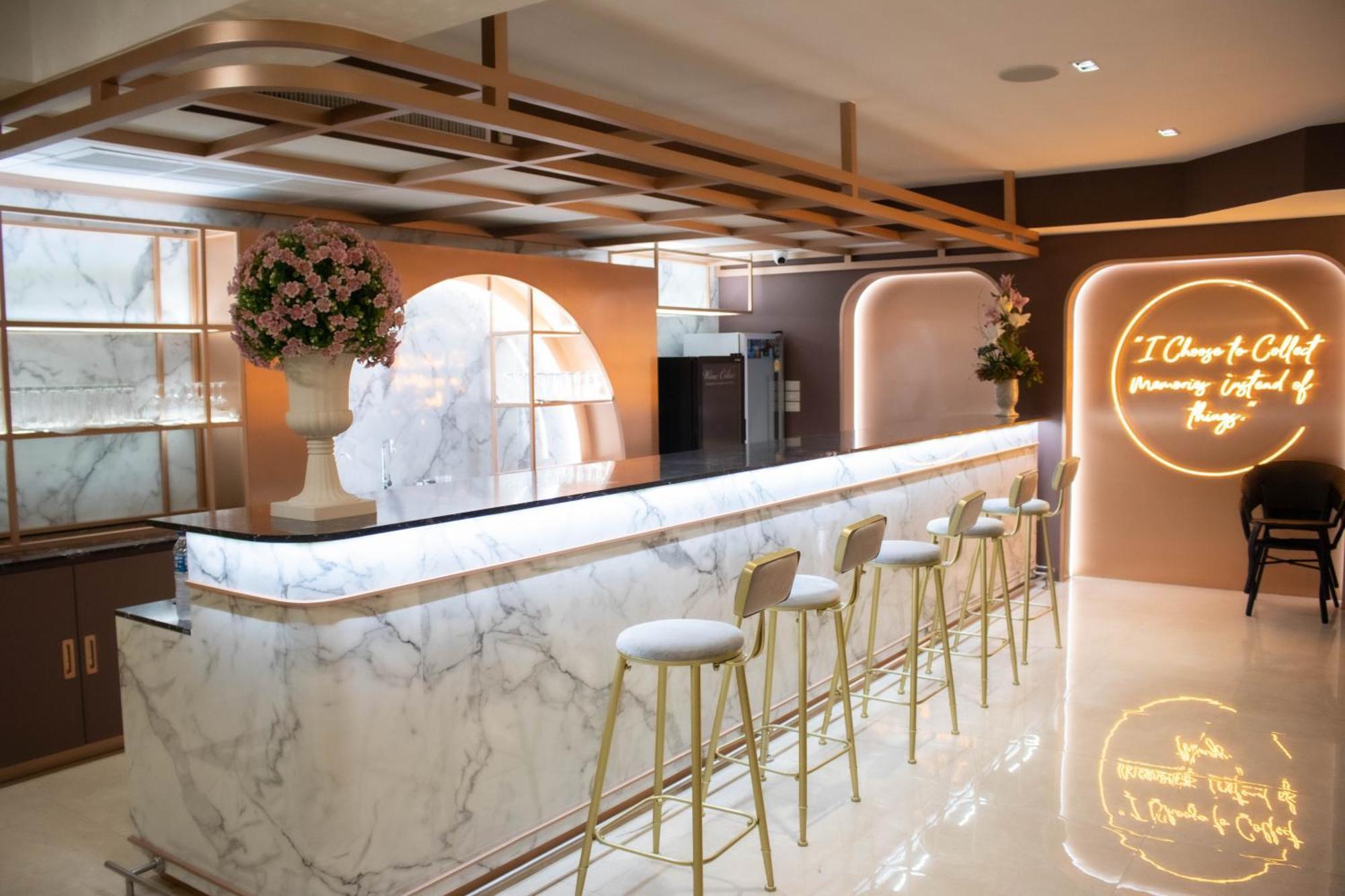 Siri Grand Bangkok Hotel Bagian luar foto