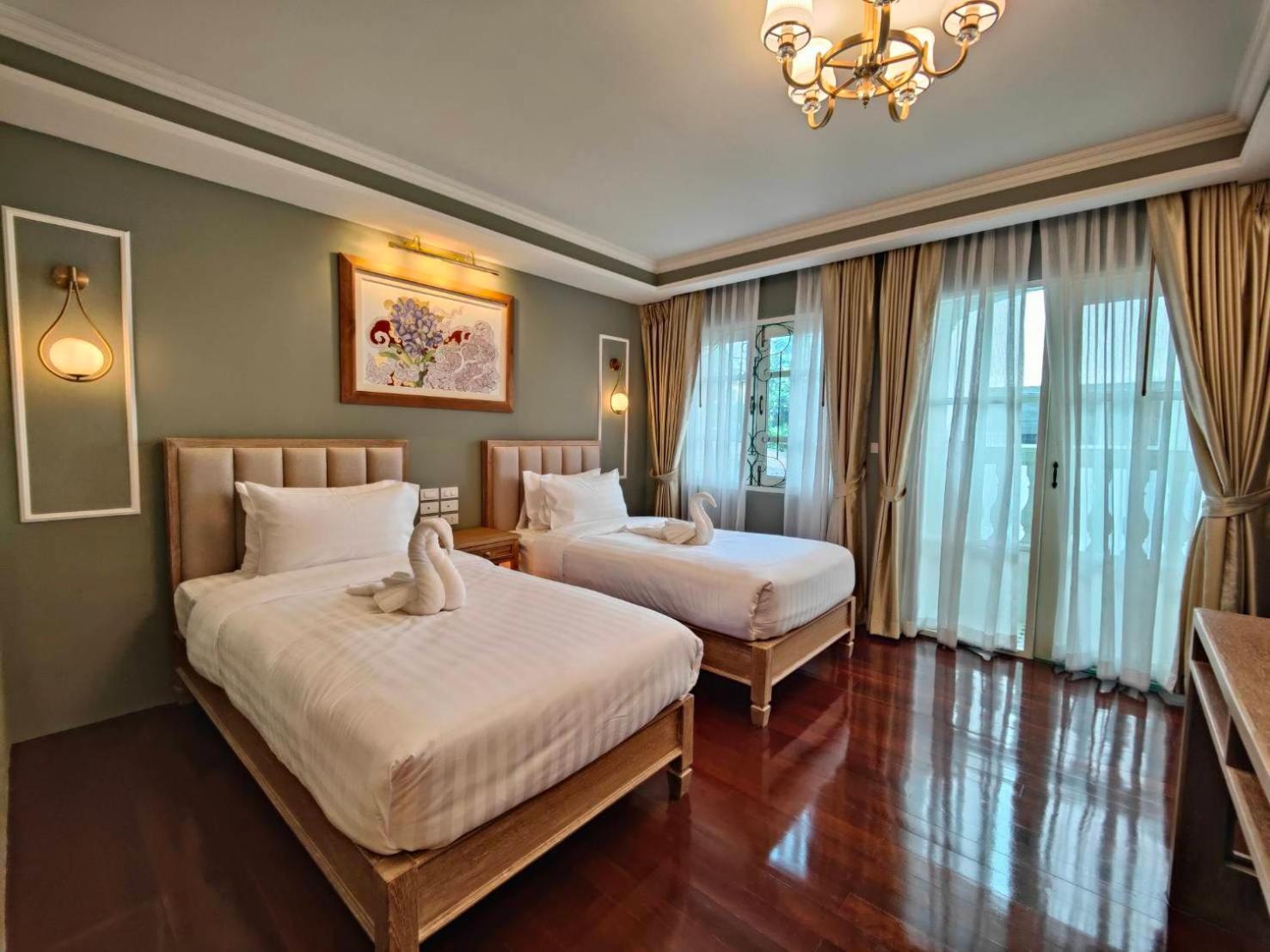 Siri Grand Bangkok Hotel Bagian luar foto