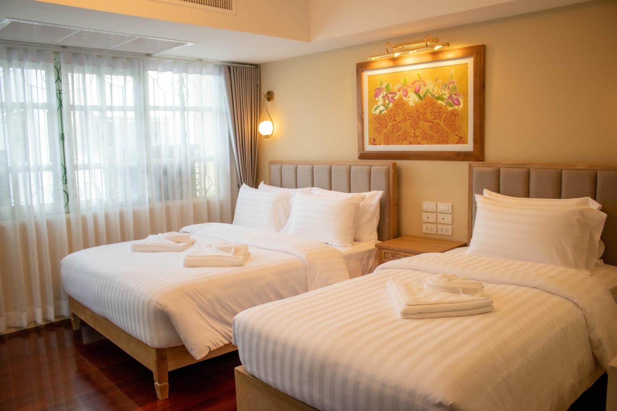 Siri Grand Bangkok Hotel Bagian luar foto