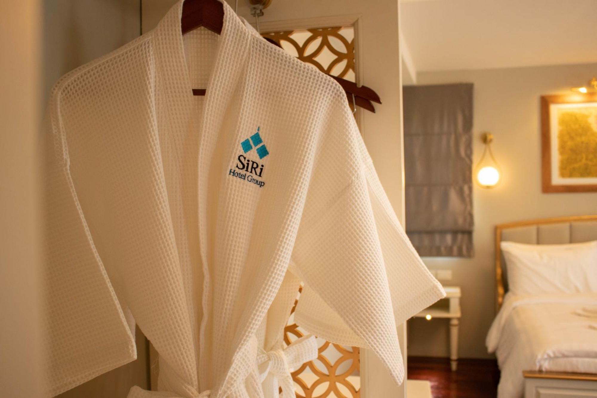 Siri Grand Bangkok Hotel Bagian luar foto