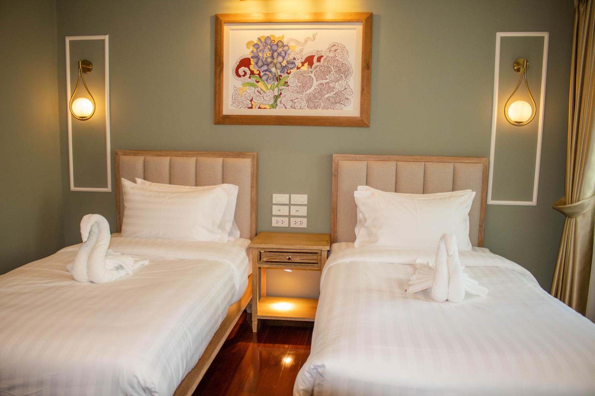 Siri Grand Bangkok Hotel Bagian luar foto