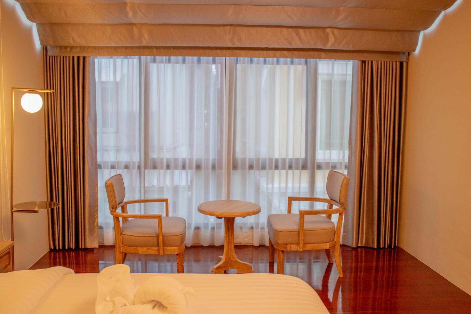 Siri Grand Bangkok Hotel Bagian luar foto