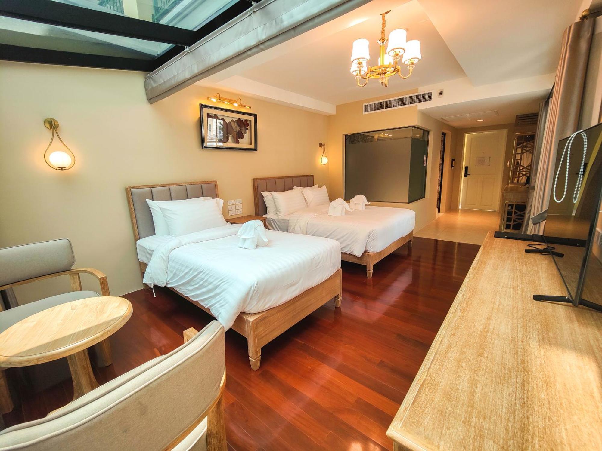 Siri Grand Bangkok Hotel Bagian luar foto