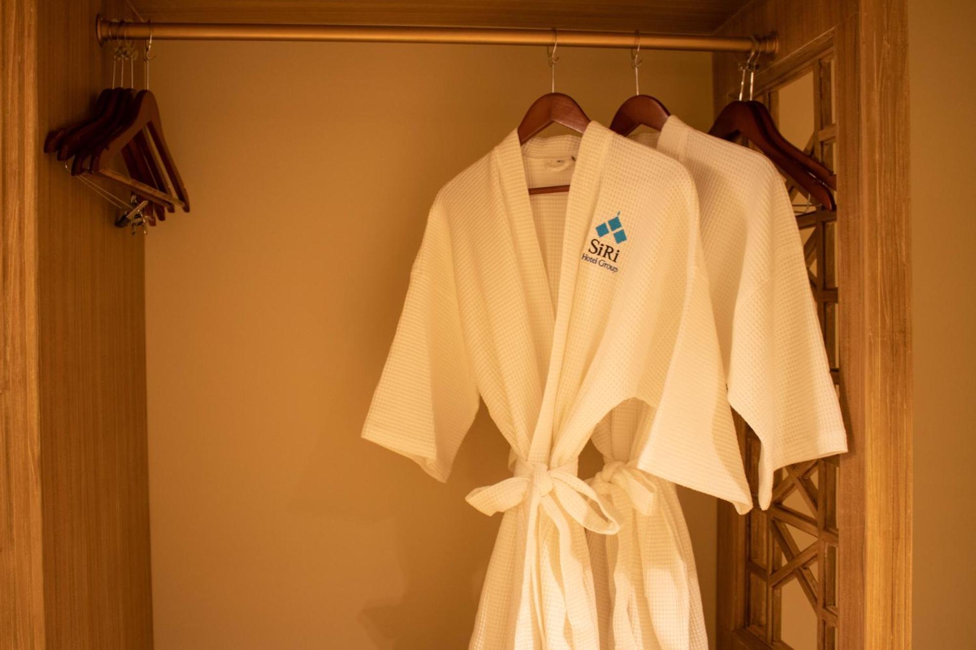 Siri Grand Bangkok Hotel Bagian luar foto