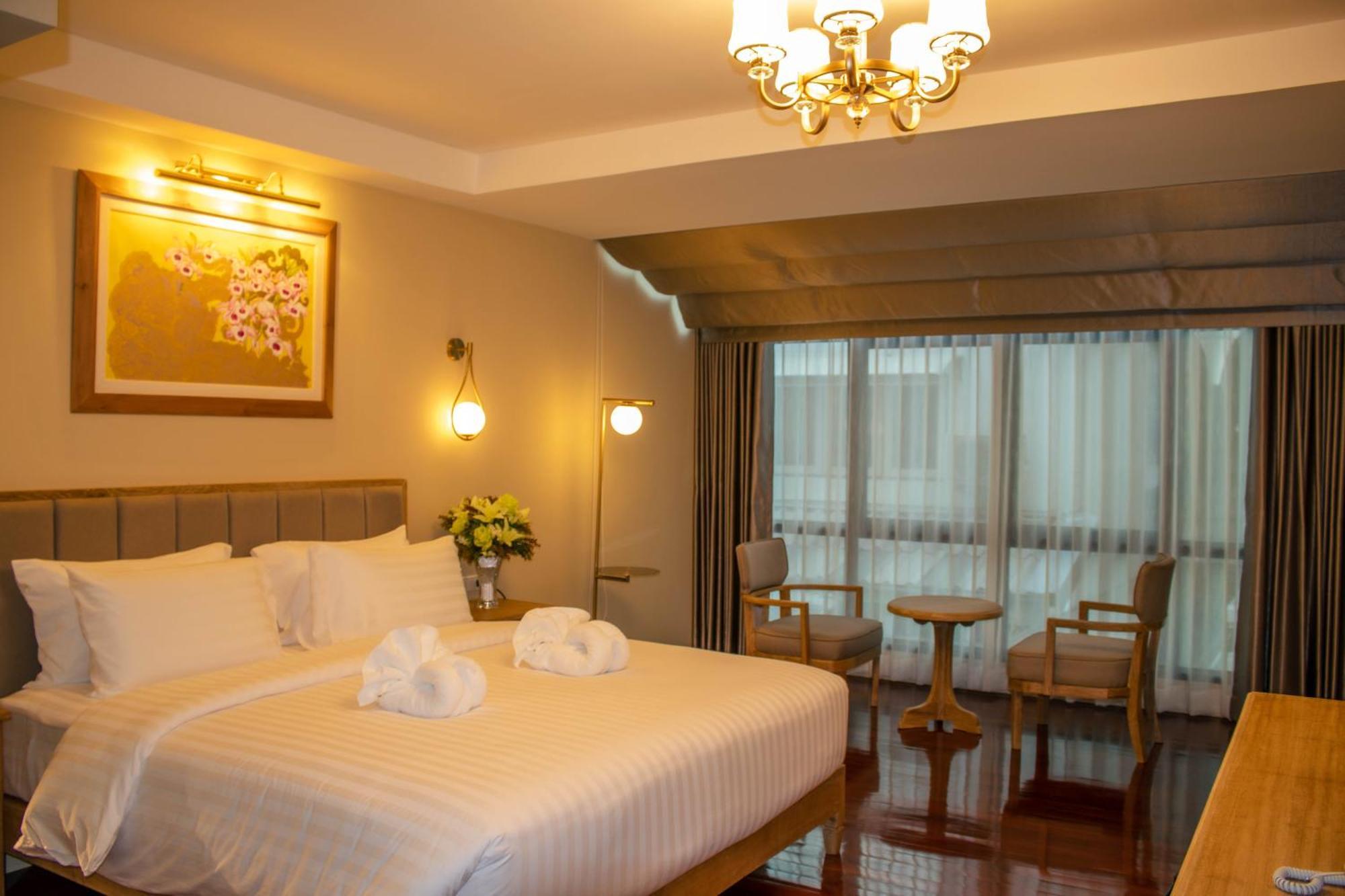 Siri Grand Bangkok Hotel Bagian luar foto
