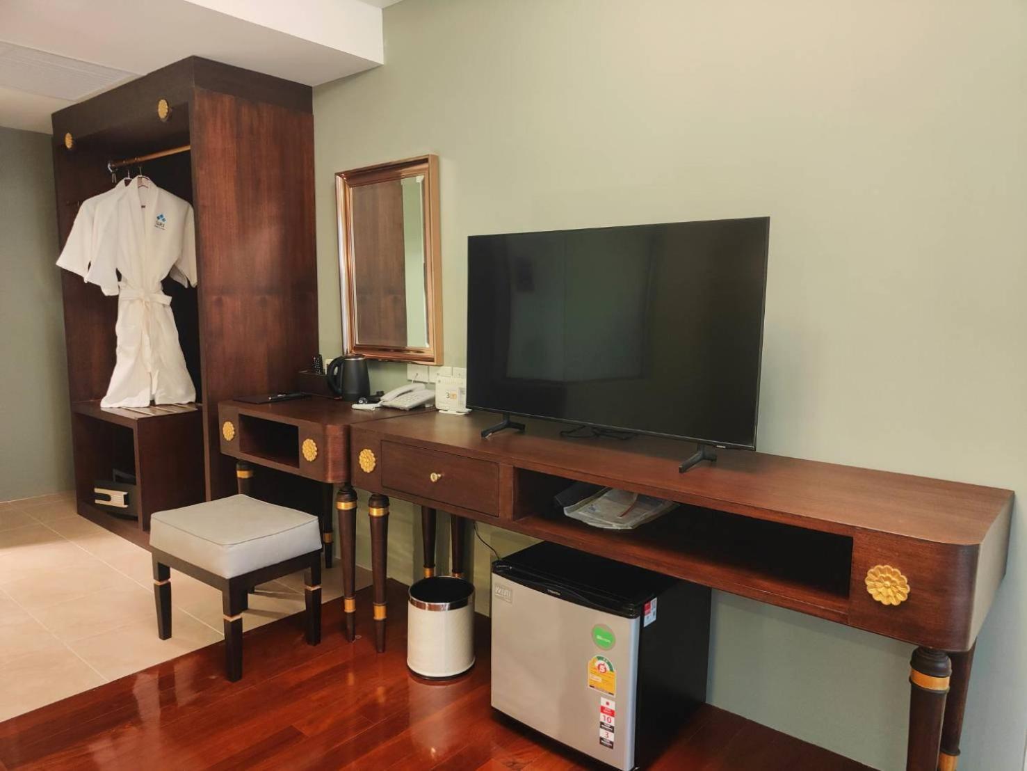 Siri Grand Bangkok Hotel Bagian luar foto