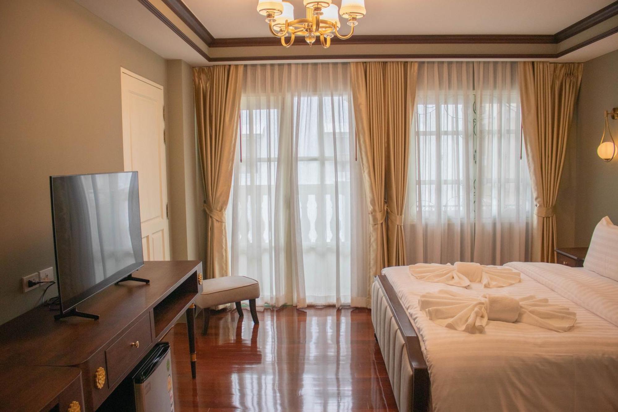 Siri Grand Bangkok Hotel Bagian luar foto