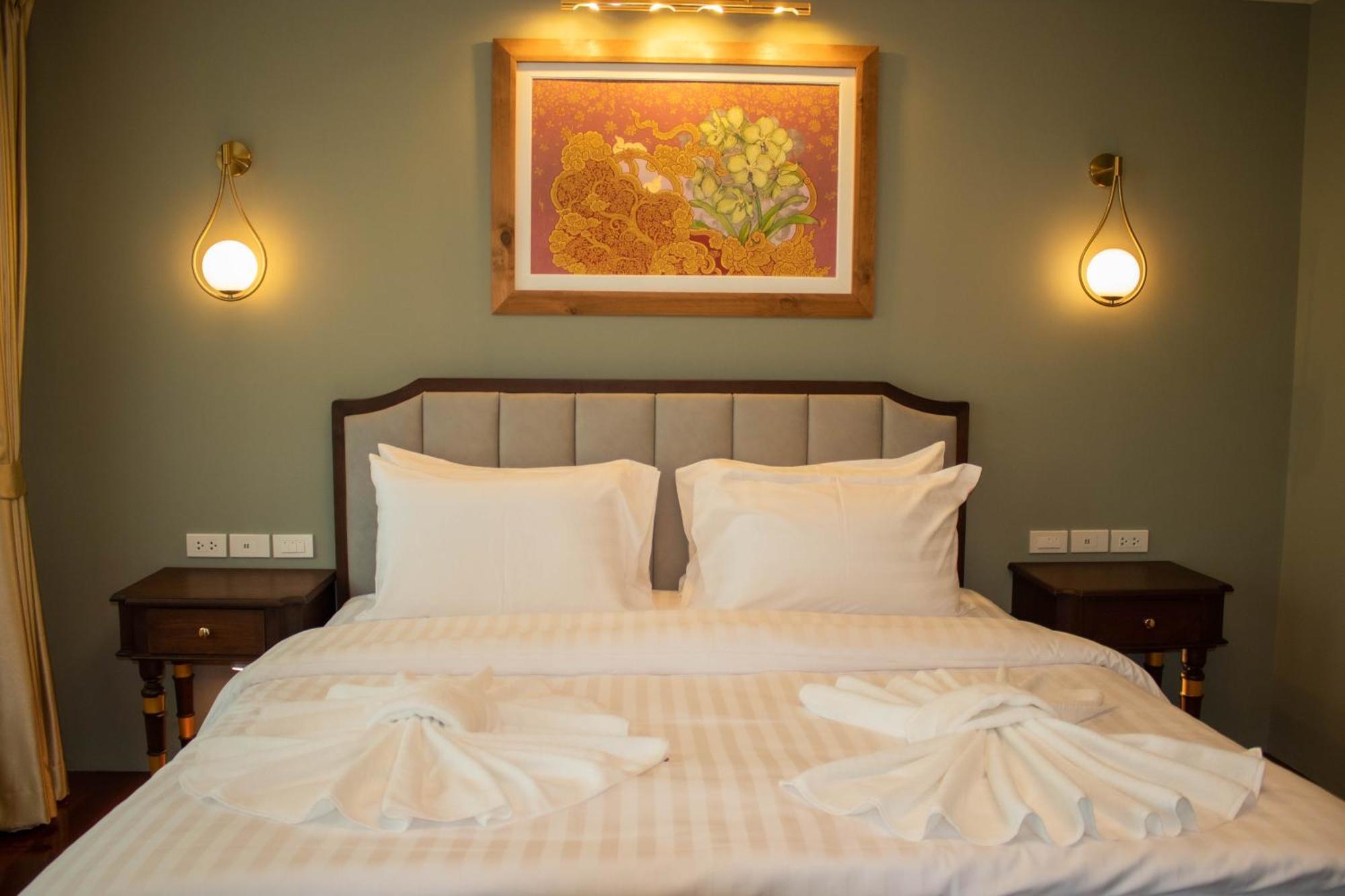 Siri Grand Bangkok Hotel Bagian luar foto